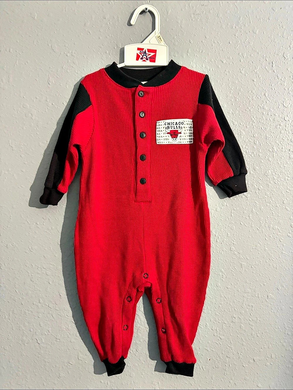 Vintage Kid Athlete Chicago Bulls romper Red Black Baby 6/9 MOS NWT
